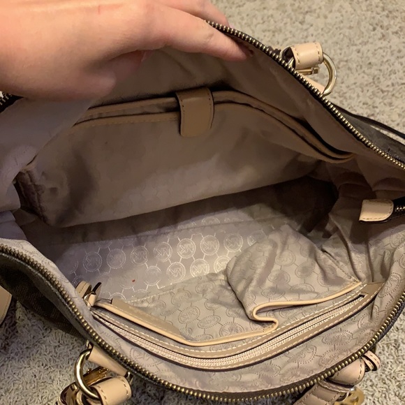 Michael Kors purse - Picture 2 of 2